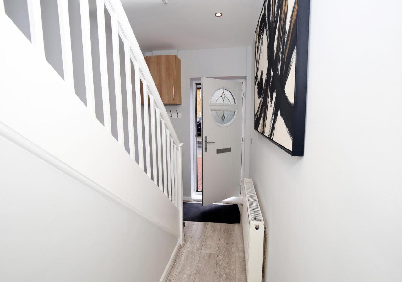 3-Bed House With Parking Near London O2 Apartment Exterior photo
